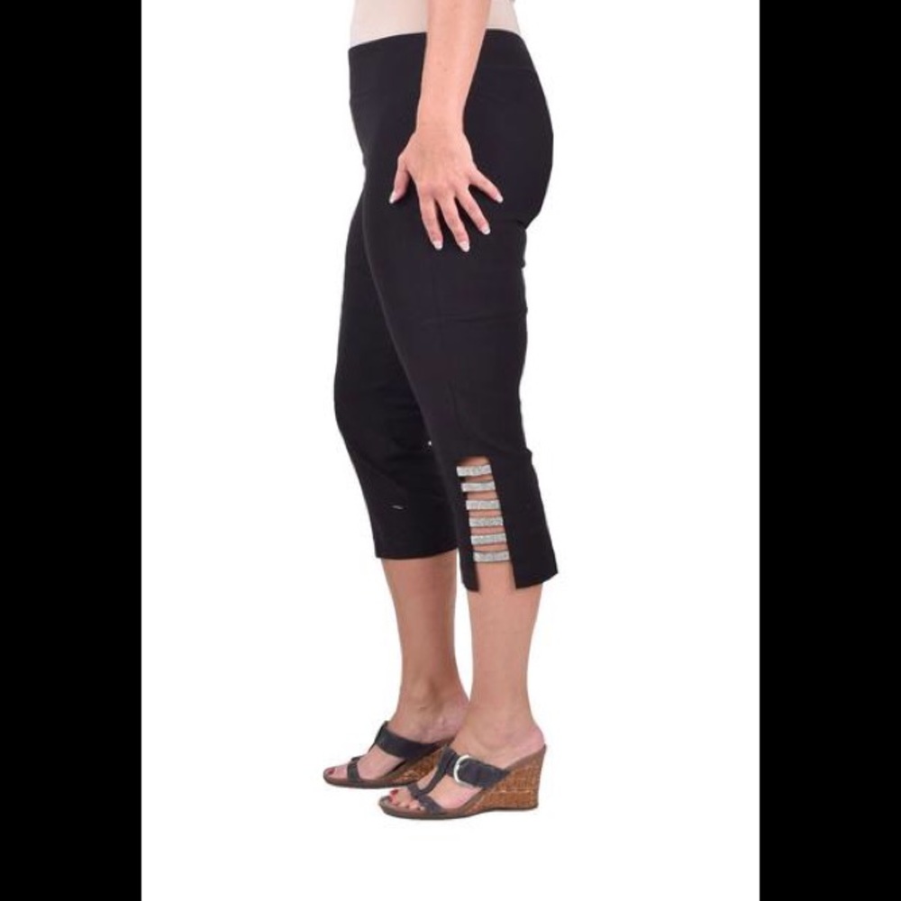 Ethyi Euro Rhinestone Black Capri Pants New Tags